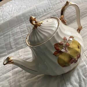 VINTAGE SADLER PEARS & PINEAPPLE GOLD TRIMMED FINE CHINA TEAPOT
